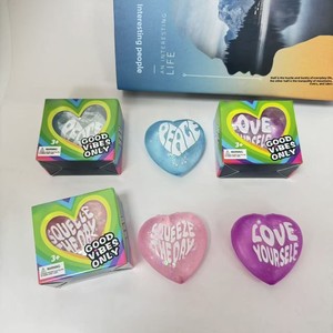 Jouet Squishy Cœur Scintillant en Caoutchouc à Remontée Lente Anti-Stress Sensoriel Boîte Cadeau - Product Image 3