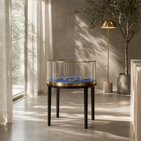 Support de présentation de bijoux en verre cylindrique rond personnalisé avec plateau en velours bleu et bordure dorée pour les magasins de bijoux en gros