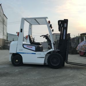 Montacargas Diésel Usado TCM FD25 de 3 Toneladas con Desplazador Lateral Hidráulico, Mástil de Dos Etapas, Gran Capacidad de Elevación, Funcionamiento Suave, Envío Global Rápido - Product Image 5