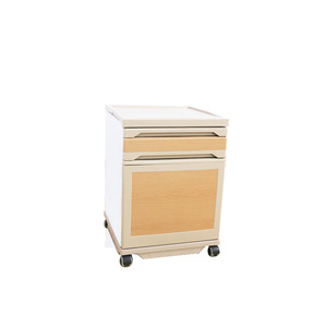 Mesa auxiliar multifuncional de acero y plástico compuesto para uso en hospitales y residencias de ancianos. - Product Image 1