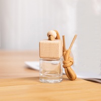 Bouteilles de parfum de voiture en verre transparent de 8ml, bouchon à couronne, vis à bois, désodorisant vide, chaîne suspendue pour décorations, sérigraphie