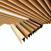 Plafond acoustique moderne en aluminium imperméable en forme de U avec système suspendu à grain de bois