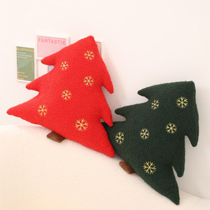Cojín Decorativo Navideño de Felpa con Diseño de Árbol de Navidad en Color Rojo para Sala de Estar, Sofá, Cama o Respaldo - Product Image 4