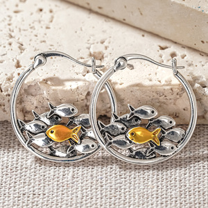 Orecchini a Cerchio Bicolore a Forma di Pesce per Donne, Gioielli di Design Vintage Unici e alla Moda - Product Image 6