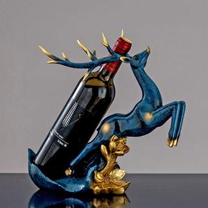 رف نبيذ إبداعي من راتنج الأيل مزخرف لخزانة التلفزيون أو كهدايا حرفية من الراتنج - Product Image 3