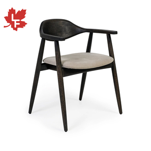 Chaise de salle à manger classique et abordable avec accoudoirs en bois massif, style scandinave, pour la maison et l'hôtel - Product Image 1