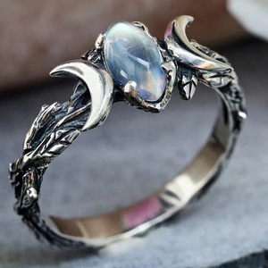 Anello vintage di tendenza per donna e uomo, accessorio gioiello unico e alla moda per tutti i giorni. - Product Image 1