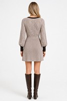 Robe en tricot pour femme avec logo personnalisé, tricotée, mi-lourde, à manches longues, col en V, couleur unie, décontractée, hiver, polyester, usine OEM & ODM
