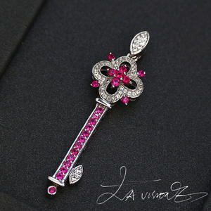 Colgante de Plata 925 de la Serie Counterattack con Incrustaciones de Cristal y Diamantes de Imitación Estilo Vintage - Product Image 2