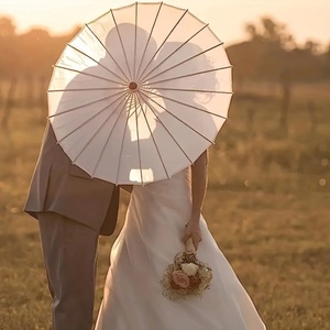 Parapluies manuels en papier blanc chinois en gros, grande taille, avec manche en bois, pour décoration de sol de mariage - Product Image 1