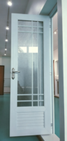Porte de salle de bain moderne en PVC blanc imperméable, simple, intérieure, en UPVC, avec verre dépoli et persiennes de ventilation pour la maison