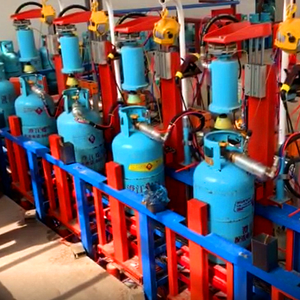 Khí tự động điền dòng băng tải hệ thống làm đầy với đáng tin cậy điện tử kỹ thuật số <span class=keywords><strong>LPG</strong></span> bán tự động cân - Product Image 1