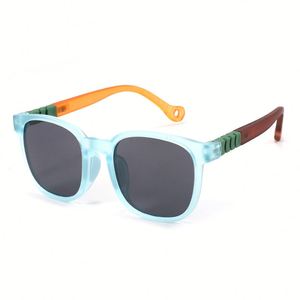 Gafas de Sol Cuadradas de Silicona para Niños y Niñas, Diseño Personalizado con Logotipo, Moda 2025, UC400, Marco de Doble Color, Polarizadas, para Edades de 3 a 12 Años - Product Image 4