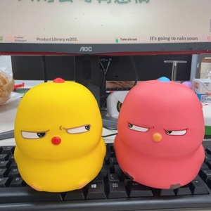 Wobi Phoebe Chicken PU Slow Rebound Decompression Venting Squeeze Toy Model WJ-124 for Children &amp; Youth Office Desktop Toy - Product Image 2