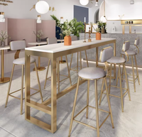 Table de comptoir de bar longue en bois de conception moderne nordique avec pied haut pour l'école à la maison ou le salon comprend un ensemble de chaises de magasin de thé