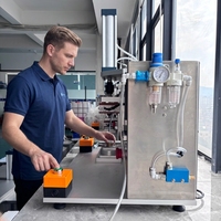 Machine d'emballage, de remplissage et de scellage semi-automatique pour les dosettes de lessive, les emballages de produits chimiques, les sacs/pochettes en plastique