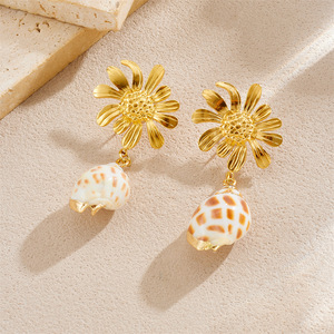 Gold Plated Sunflower Shell Pendant Jewelry Set For Women Everyday Wear - Product Image 2