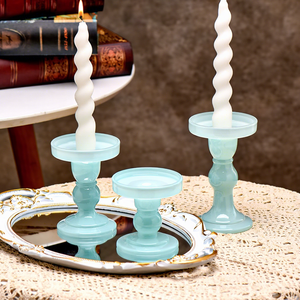 Juego de Tres Candelabros Romanos Minimalistas Ecológicos con Acabado en Aerosol, para Decoración de Ambiente en el Hogar y Comedor en Diversas Ocasiones - Product Image 4