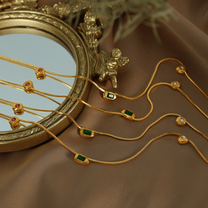 Collar de Circonio Verde Estilo Vintage Francés, Chapado en Oro de 18K, Cadena Geométrica para Clavícula, Elegante Estilo Nórdico, Joyería de Regalo - Product Image 2