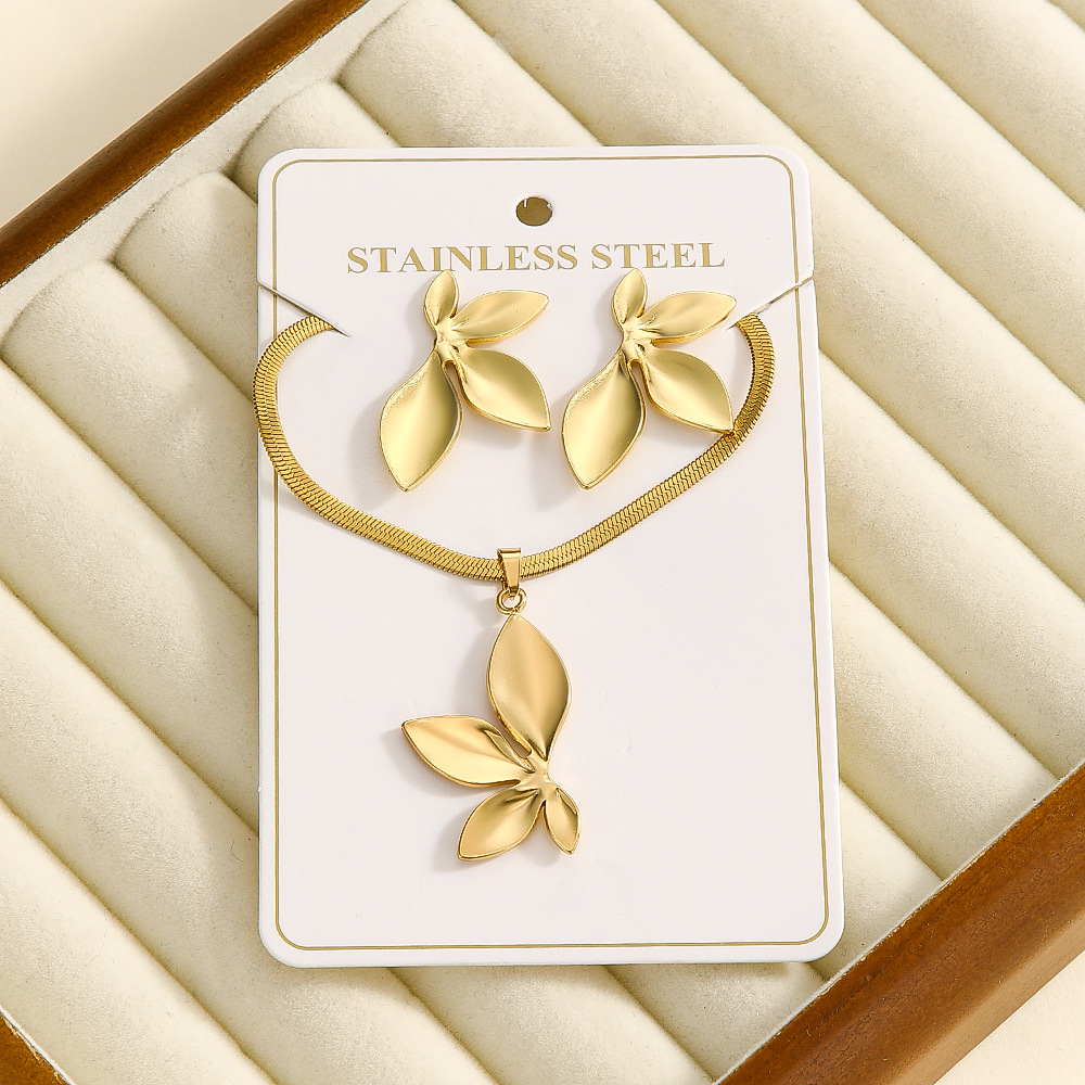 Round earring and necklace set