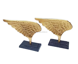 Set de 2 décorations de table en plumes d'aigle en métal avec base enduite noire plaquée or, parfait pour une décoration élégante de la maison - Product Image 1