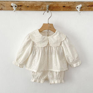 <span class=keywords><strong>Completo</strong></span> estivo casual da principessa per bambina, 2 pezzi, con ricamo in pizzo, colletto Peter Pan vintage, top a maniche lunghe e pantaloncini con volant. - Product Image 3