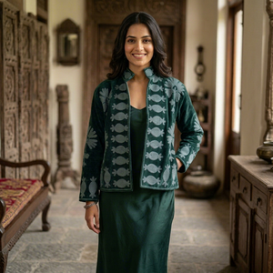 Veste bomber élégante pour femme en velours épais, col montant, broderie, manches longues, écologique, respirante, rembourrée de soie, vert automne - Product Image 1