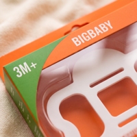 Boîte de présentation personnalisée écologique pour produits pour bébés, biberons, tétines, avec bande détachable, plateau intérieur et gaufrage UV