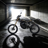 Moto électrique tout-terrain Surron Ultra Bee 2026 pour adultes, 24,5 kW, 74 V, 60 Ah, prête à la course rapide hors route et au motocross