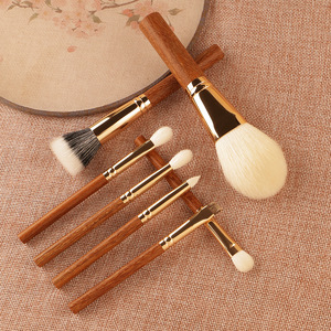 Ensemble de pinceaux de maquillage, 7 pièces, manche en bois, poils d'animaux, forme ronde, pour l'application du maquillage du visage - Product Image 1