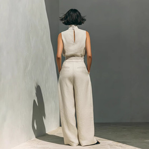 Completo Estivo da <span class=keywords><strong>Donna</strong></span> in Stile Minimalista: Top Senza Maniche con Colletto Alto in <span class=keywords><strong>Lino</strong></span> e Cotone e <span class=keywords><strong>Pantaloni</strong></span> a Gamba Larga a Vita Alta - Product Image 2