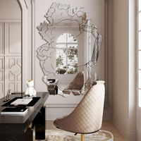 Miroir vénitien de luxe, élégant et contemporain, avec verre taillé à la main et cadre en bois laqué rouge foncé