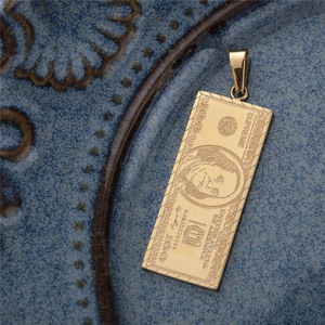 Colgante de Barra Chapado en Oro, Colgante Personalizado de Dólar Estadounidense en Acero Inoxidable - Product Image 1