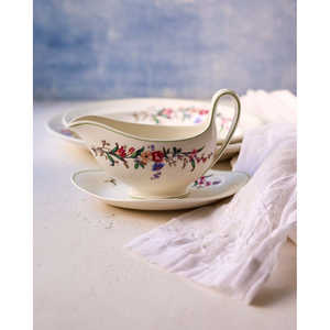 Service de table Wedgwood Hathaway à six pièces, grand modèle, comprenant des crémiers - Product Image 3