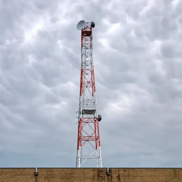 Weather Resistant Galvanized Smart Telecom Tower for Urban Street 5G Mobile Network Equipment Deployment Project