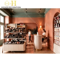 Conception de boutique de cosmétiques et de soins de la peau moderne, mobilier cosmétique sur mesure, présentoir de cosmétiques pour la vente au détail, vitrine de présentation de maquillage et de beauté