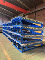 Ounuo Niveleur de quai hydraulique en alliage d'aluminium de 6 à 15 tonnes Rampes de chargement Plaques et planches Équipement pour chariot élévateur à fourche à conteneurs de 2 ans