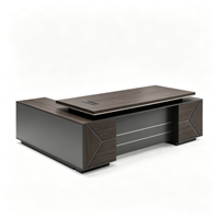 Scrivania direzionale a forma di L in legno scuro con mobiletto laterale per ufficio manager