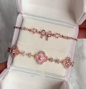 Bracelet fleur en acier inoxydable plaqué or, résistant à l'eau et inaltérable, best-seller TikTok de Fanhua Jewelry - Product Image 2