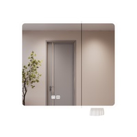 Armoire de salle de bain intelligente et moderne avec miroir lumineux, double porte et rangement, idéale pour hôtels, salons, gymnases et appartements.
