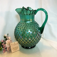 Pichet en verre texturé multicolore à bord festonné pour jus, thé glacé, boissons, décoration de table à la maison – Vente en gros