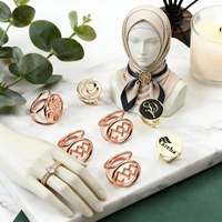 Épinglette personnalisée en métal, badge en émail souple, anneau pour foulard, boucle de hijab musulman pour femme, accessoires de bijoux de luxe