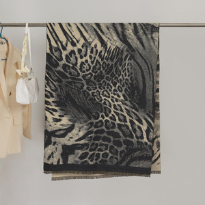 Écharpe longue pour homme, style européen/américain, imprimé léopard, nouvelle collection automne/hiver, épaisse et chaude, pour <span class=keywords><strong>le</strong></span> commerce extérieur - Product Image 4