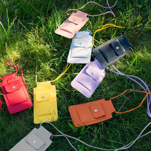 Bolso bandolera de cuero PU/bolsa para teléfono, bolsa de almacenamiento para teléfono de color caramelo/funda de cuero, mini bolsa para auriculares de un solo hombro para exteriores. - Product Image 1