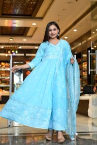 Ensemble Anarkali Kurta en Coton Pur Longueur Ras du Sol, Design de Luxe, Broderie Élégante, Robe Col V, Dupatta, Vêtements Traditionnels pour Femmes, Vente en Gros - Product Image 3