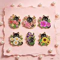 Pin Logam Grosir Motif Kartun, Bros Kucing Hitam Lucu Bermotif Bunga, Pin Kucing Kreatif Cetak UV, Aksesoris Pakaian Fashion