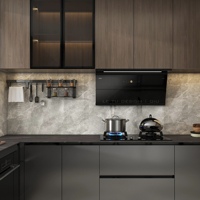 Meubles de cuisine MUYOU modernes laqués mats avec fermeture amortie, unités de rangement hautes en bois grainé, îlot en pierre de quartz pour appartement