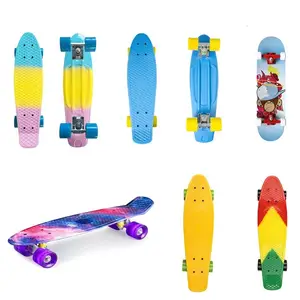 Aangepaste Ontwerp Skateboard Voor Kinderen/Mannen Outdoor Longboard Met Kunststoffen Beugel Van Shenzhen Fabriek