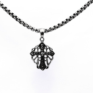 Collier pendentif croix en acier inoxydable Yunnique avec options de diamants blancs/rouges/noirs, design ajouré, bijoux de mode unisexe - Product Image 1