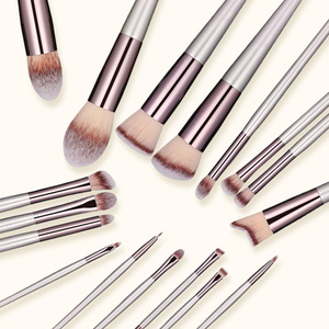 Campioni gratuiti <span class=keywords><strong>Set</strong></span> di pennelli per il trucco <span class=keywords><strong>18</strong></span> pz fondotinta sintetico Premium ombretti fard pennelli per il trucco con custodia nera - Product Image 5